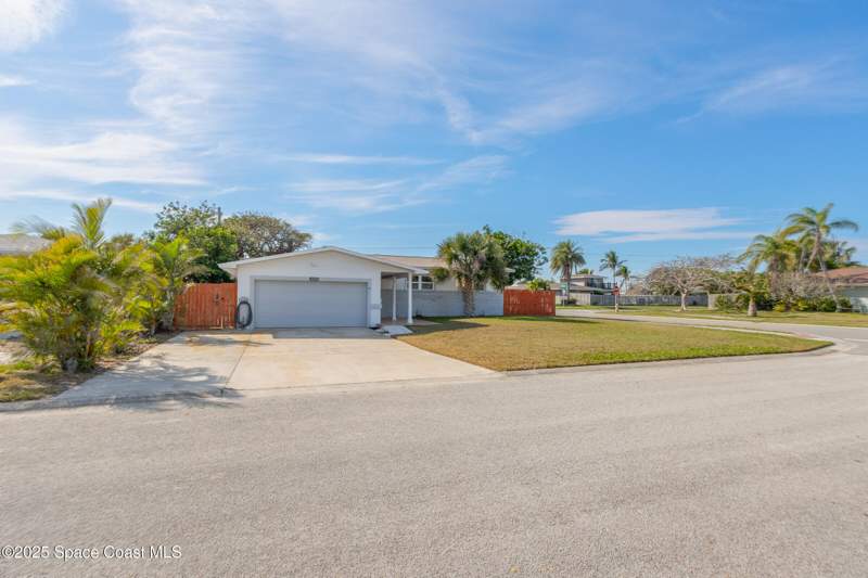 5 bedroom Single Family Residence at 200 Jason Court, Flamingo Homes Sec B, Satellite Beach — photo 2