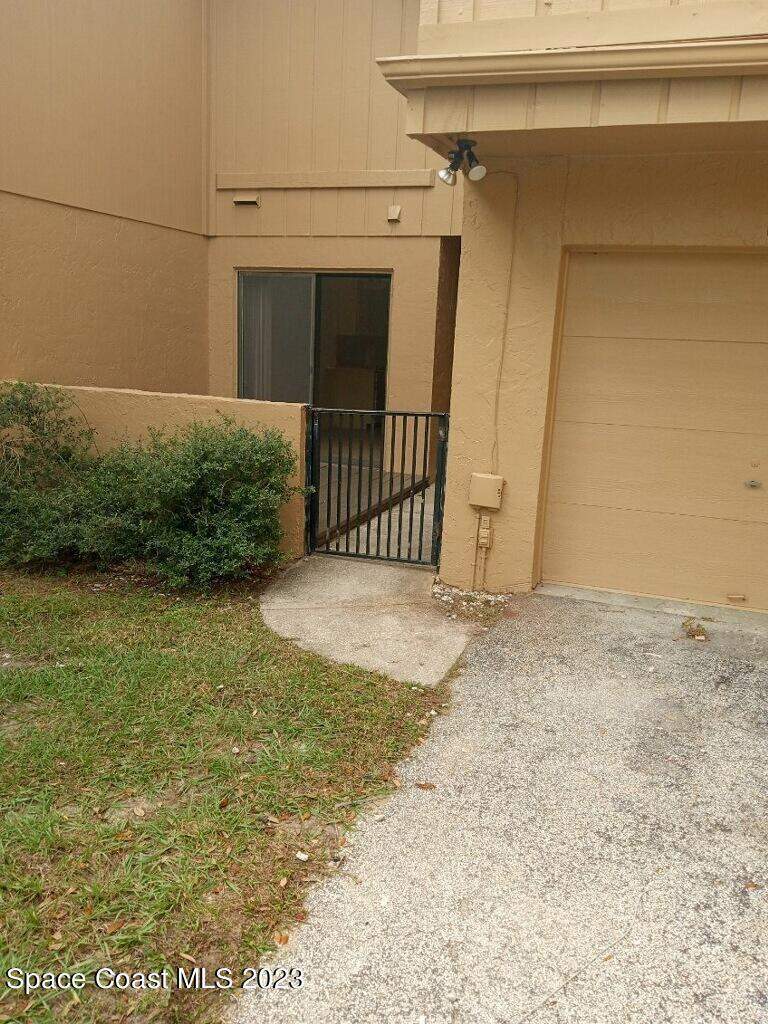 3 bedroom Townhouse at 1910 Cashew Courtway, Titusvillage Sec II, Titusville — photo 2