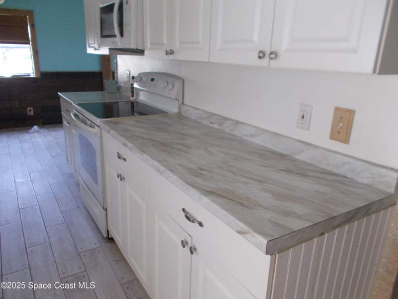 2 bedroom Manufactured Home at 906 Spruce Street, Barefoot Bay Mobile Home Subd Micco Florida Unit O, Sebastian — photo 2