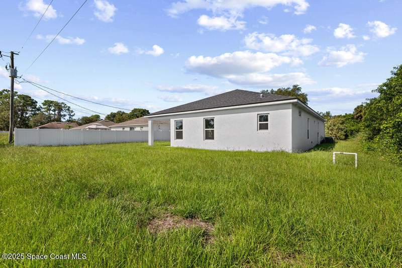 4 bedroom Single Family Residence at 529 Tejon Avenue, Port Malabar Unit 37, Palm Bay — photo 3