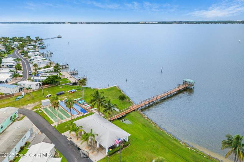2 bedroom Manufactured Home at 206 Liberty Lane, A1A Condo Park Condo, Melbourne Beach — photo 3