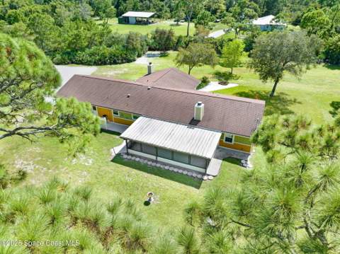6570 Whispering Pines Lane, Grant FL - photo 20 of 62