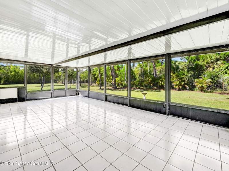 3 bedroom Single Family Residence at 6570 Whispering Pines Lane, Riverview Terrace Estates, Grant — photo 5
