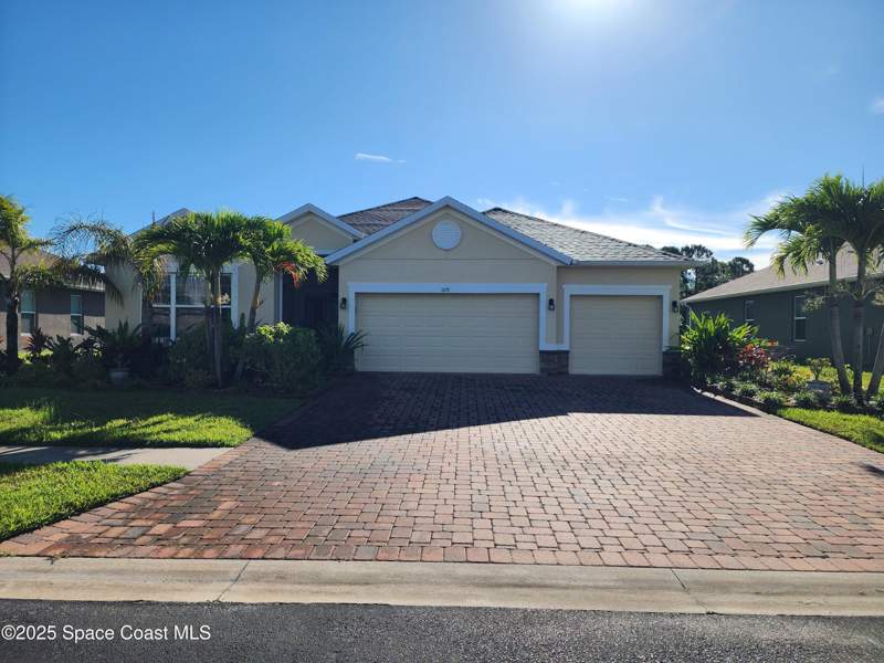 3 bedroom Single Family Residence at 676 Stonebriar Drive, Stonebriar at Bayside Lakes, Palm Bay — photo 2