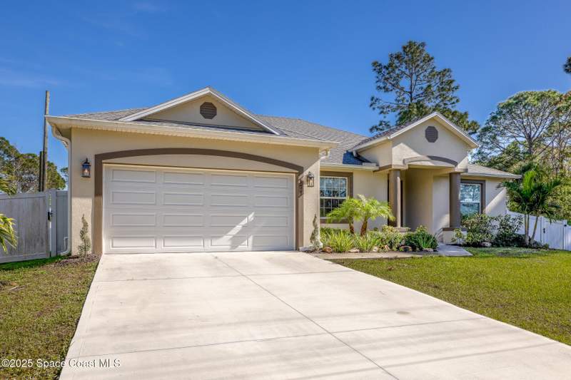 4 bedroom Single Family Residence at 171 Hurley Boulevard, Port Malabar Unit 36, Palm Bay — photo 2
