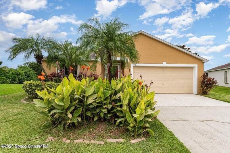 4 bedroom Single Family Residence at 8426 Mizell Drive, Viera Central Pud Tract 12 Unit 1 Parcels 1-3 Pha, Melbourne — photo 2