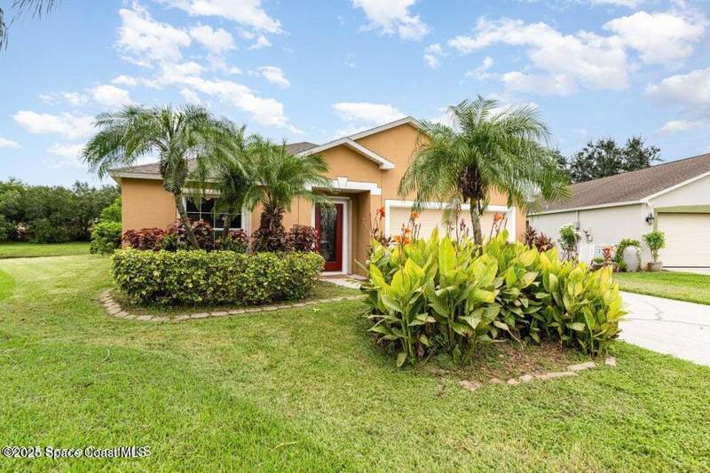 4 bedroom Single Family Residence at 8426 Mizell Drive, Viera Central Pud Tract 12 Unit 1 Parcels 1-3 Pha, Melbourne — photo 3