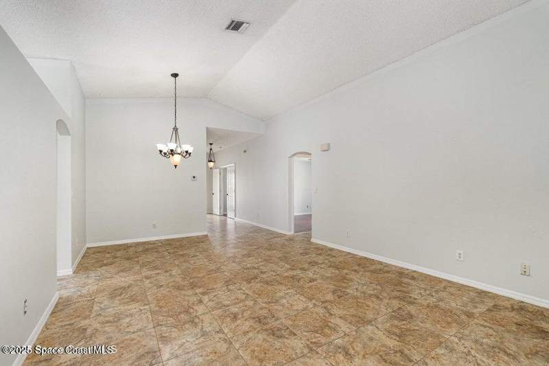 4 bedroom Single Family Residence at 8426 Mizell Drive, Viera Central Pud Tract 12 Unit 1 Parcels 1-3 Pha, Melbourne — photo 4