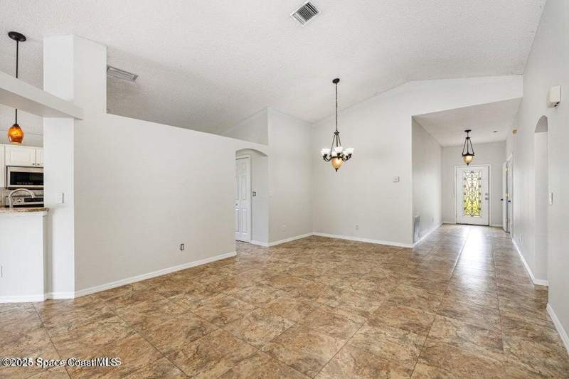 4 bedroom Single Family Residence at 8426 Mizell Drive, Viera Central Pud Tract 12 Unit 1 Parcels 1-3 Pha, Melbourne — photo 5