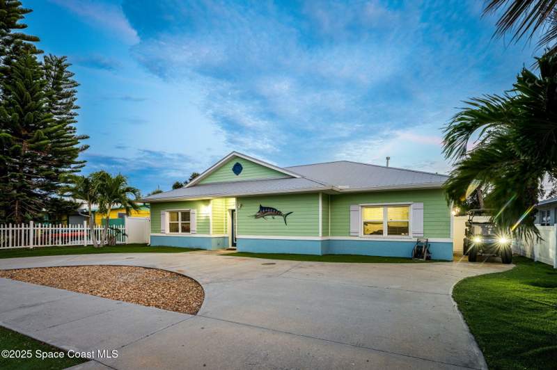 4 bedroom Single Family Residence at 303 Harrison Avenue, Avon By The Sea, Cape Canaveral — photo 3