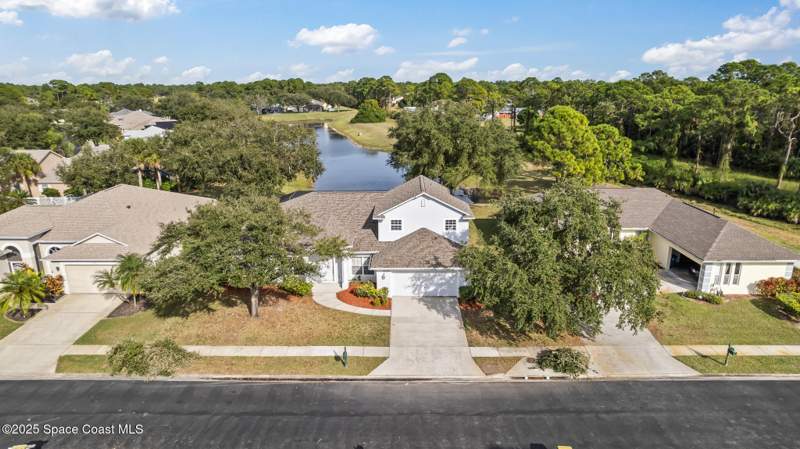 5 bedroom Single Family Residence at 1785 Windbrook Drive, Summerfield at Bayside Lakes Phase 1, Palm Bay — photo 3