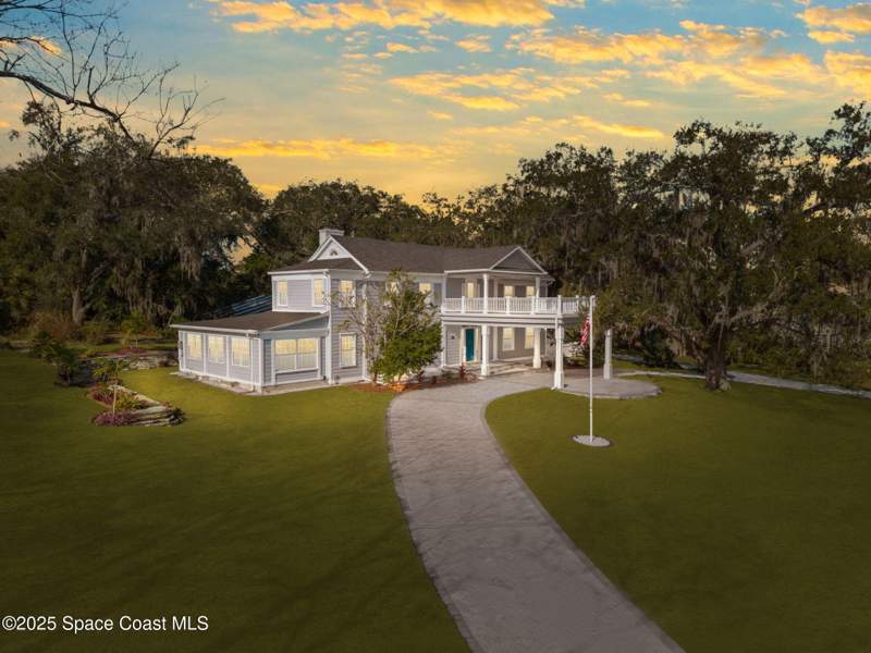 6 bedroom Single Family Residence at 875 N Indian River Drive, Crestview, Cocoa — photo 2