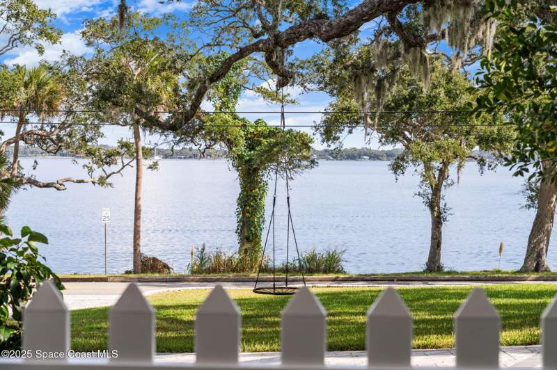 6 bedroom Single Family Residence at 875 N Indian River Drive, Crestview, Cocoa — photo 3