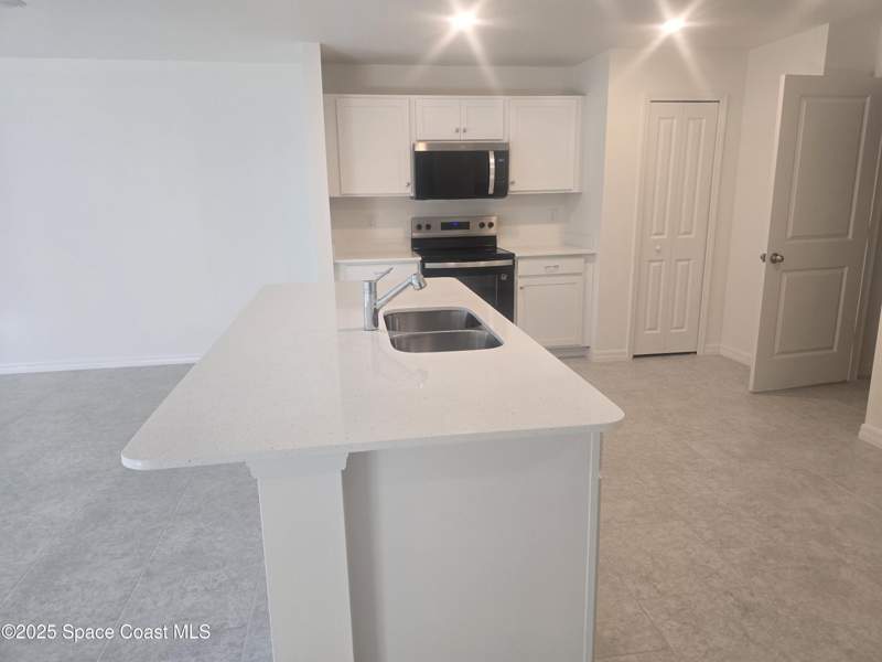 4 bedroom Single Family Residence at 971 SW Richmond Circle, Richmond Cove, Palm Bay — photo 3