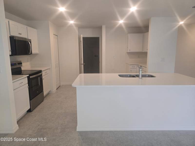 4 bedroom Single Family Residence at 971 SW Richmond Circle, Richmond Cove, Palm Bay — photo 4
