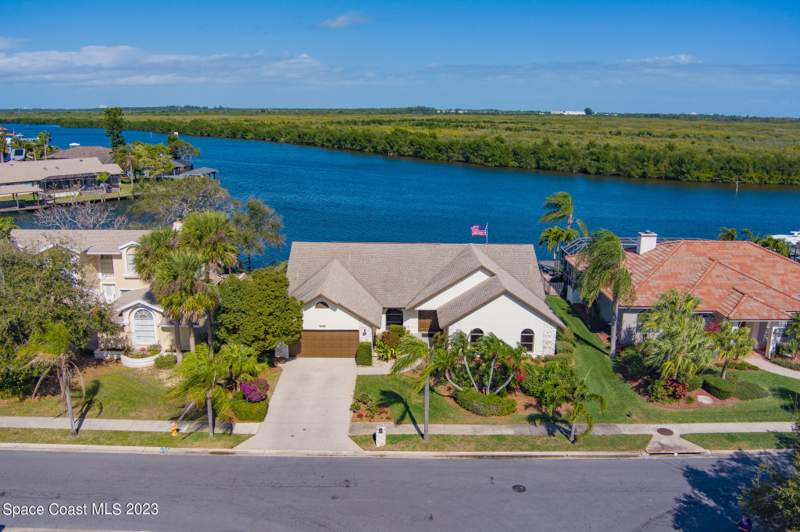 3 bedroom Single Family Residence at 2100 Leeward Lane, Villa De Palmas Sykes Cove, Merritt Island — photo 2