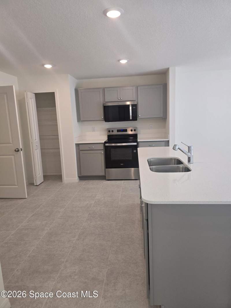 4 bedroom Single Family Residence at 941 SW Richmond Circle, Richmond Cove, Palm Bay — photo 3