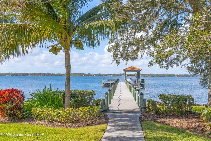 5 bedroom Single Family Residence at 265 Stewart Drive, Merritt Island, Merritt Island — photo 2