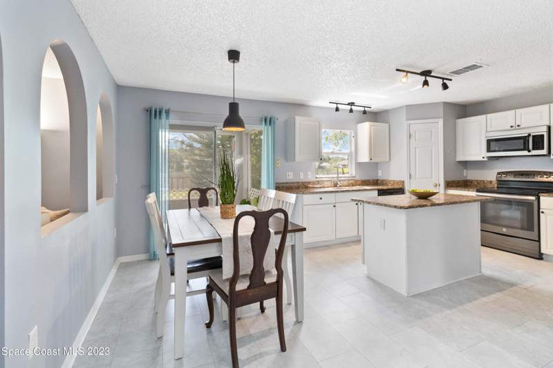 4 bedroom Single Family Residence at 1531 Vista Lake Circle, Meadow Lake Subdivision Phase 1, Melbourne — photo 2
