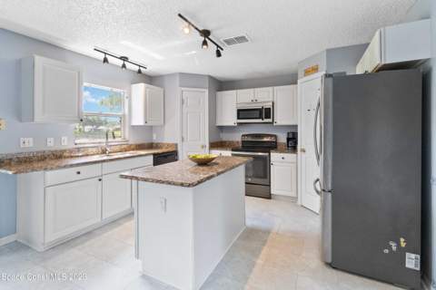 1531 Vista Lake Circle, Melbourne FL - photo 14 of 48