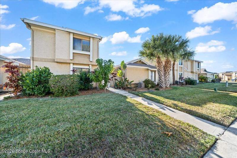 3 bedroom Townhouse at 1030 Abada Court #108, Port Malabar Country Club Unit 7 First Replat of, Palm Bay — photo 2