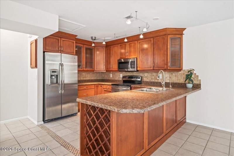 3 bedroom Townhouse at 1030 Abada Court #108, Port Malabar Country Club Unit 7 First Replat of, Palm Bay — photo 4