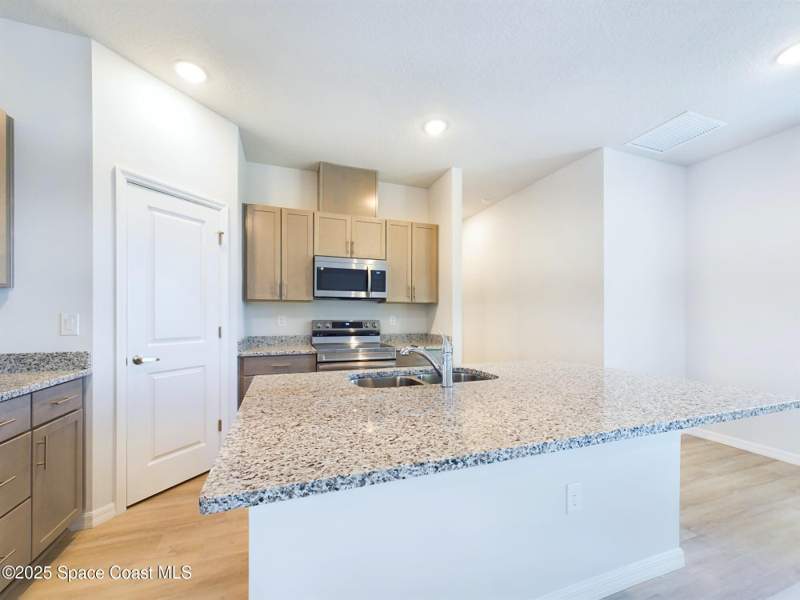 3 bedroom Single Family Residence at 1085 SW Harlingen Road, Port Malabar Unit 32, Palm Bay — photo 4