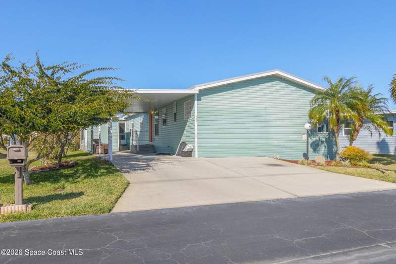 3 bedroom Manufactured Home at 427 Horseshoe Bend Circle #151, Northwest Lakes Condo Ph V, Cocoa — photo 2
