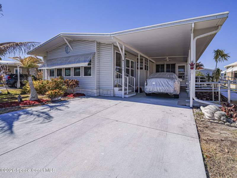 2 bedroom Manufactured Home at 7566 Montauk Avenue #U19, Snug Harbor Lakes Condo, Micco — photo 5