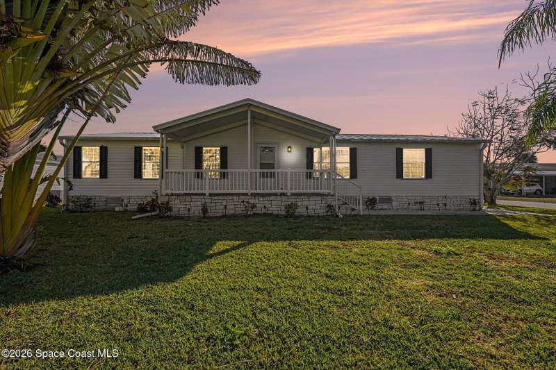 3 bedroom Manufactured Home at 926 Laurel Circle, Barefoot Bay Unit 2 Part 12, Barefoot Bay — photo 4