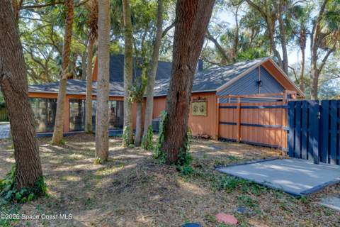 951 Pembroke Avenue, Palm Bay FL - photo 8 of 43