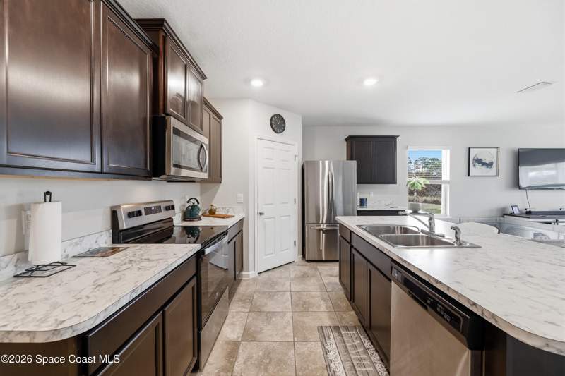 4 bedroom Single Family Residence at 349 Guinevere Drive, Brentwood Lakes Phase III, Palm Bay — photo 5