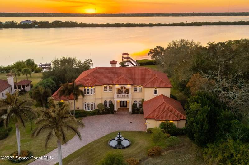 5 bedroom Single Family Residence at 4760 Honeyridge Lane, Honeymoon Hill, Merritt Island — photo 1