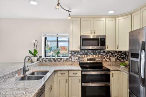 526 Jefferson Avenue, Cape Canaveral FL - photo 17 of 51
