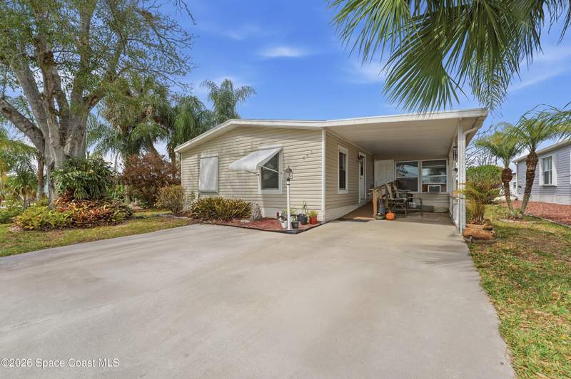 3 bedroom Manufactured Home at 566 Dolphin Circle, Barefoot Bay Unit 1, Barefoot Bay — photo 2