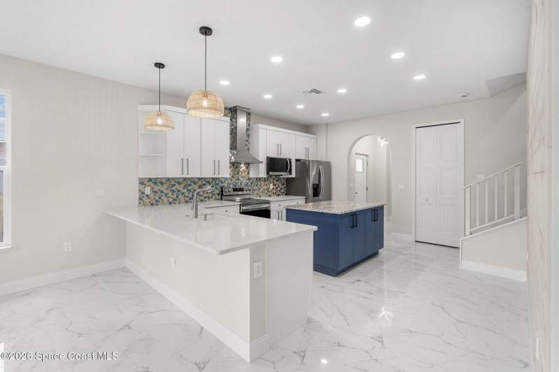 6 bedroom Single Family Residence at 115 Jefferson Avenue, Cape Canaveral, Cape Canaveral — photo 4