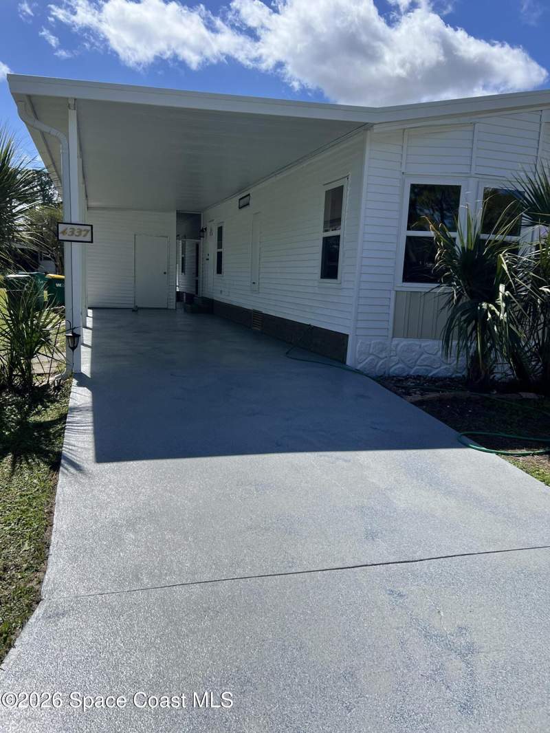 2 bedroom Manufactured Home at 4337 Twin Lakes Drive, Twin Lakes Country Homes Condo Ph 1, Melbourne — photo 2