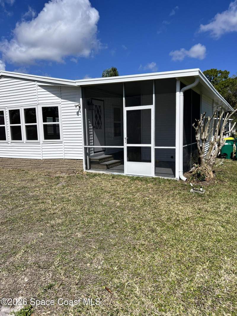 2 bedroom Manufactured Home at 4337 Twin Lakes Drive, Twin Lakes Country Homes Condo Ph 1, Melbourne — photo 3
