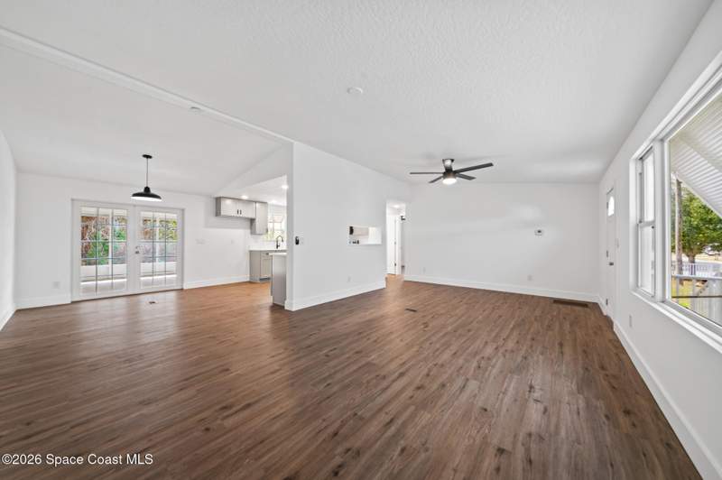 3 bedroom Mobile Home at 935 Falcon Drive, Barefoot Bay Mobile Home Subd Micco Florida Unit O, Micco — photo 4