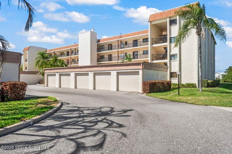 2 bedroom Condominium at 200 S Banana River Boulevard #2310, Banana Bay Condo Ph Xxiii, Cocoa Beach — photo 4