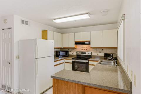 7820 Shadowood Drive #304, Melbourne FL - photo 14 of 83