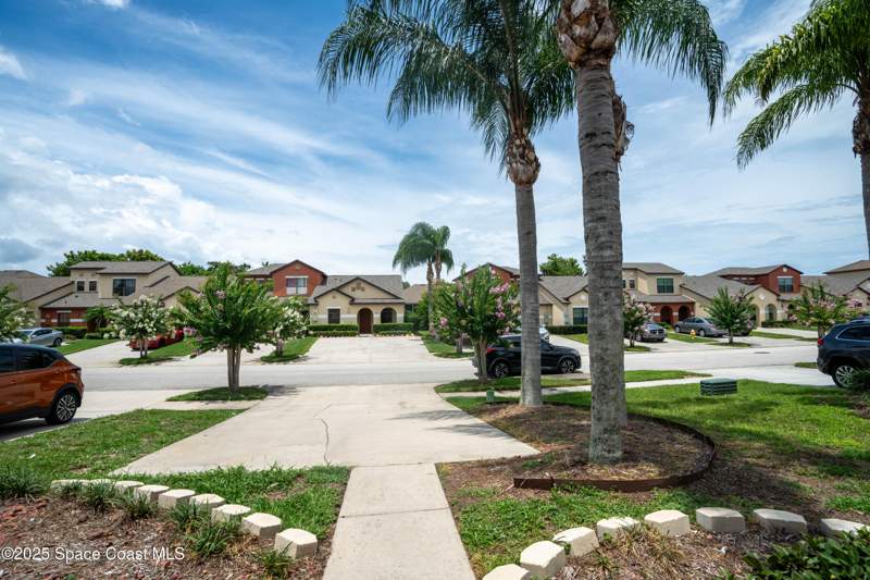 3 bedroom Townhouse at 585 Margie Drive, Oak Ridge Townhomes, Titusville — photo 4