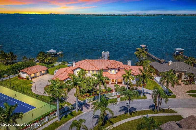 5 bedroom Single Family Residence at 1840 Harbor Point Drive, Harbor Point Phase 1, Merritt Island — photo 3