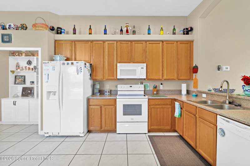 3 bedroom Single Family Residence at 2101 Chinaberry Circle, Fairway Isles at Bayside Lakes Phase 2, Palm Bay — photo 5