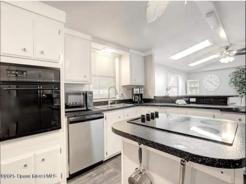 3 bedroom Manufactured Home at 7560 Blackhawk Road, Snug Harbor Village Sec 1, Sebastian — photo 5