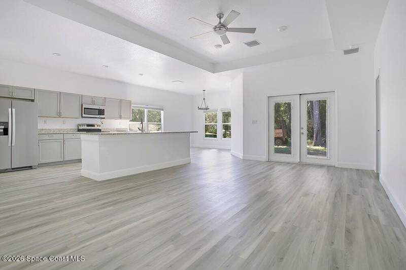 3 bedroom Single Family Residence at 2498 Mitchell Avenue, Puryear Ward Plat of Mims, Mims — photo 5