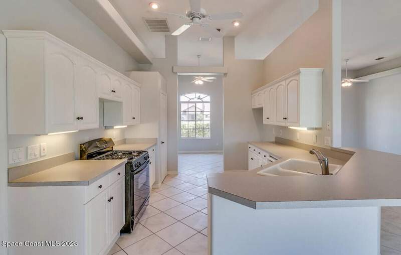 3 bedroom Single Family Residence at 424 Lighthouse Landing Street, Lighthouse Landing, Satellite Beach — photo 5