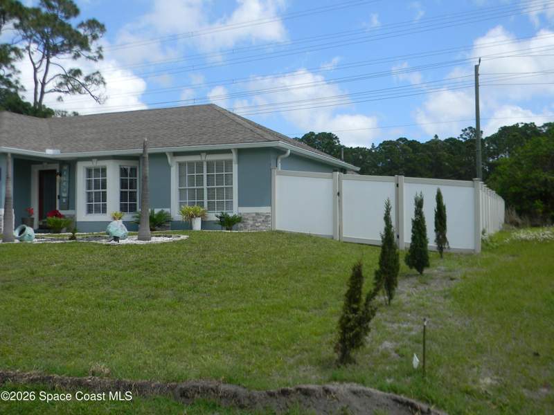 5 bedroom Single Family Residence at 1619 Glencove Avenue, Port Malabar Unit 44, Palm Bay — photo 2