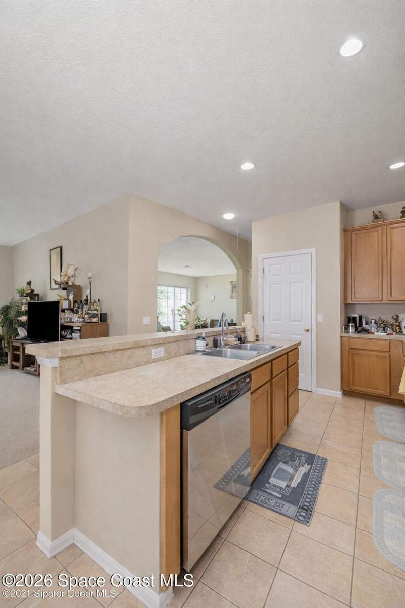 5 bedroom Single Family Residence at 154 Wading Bird Circle, Brentwood Lakes Pud Phase I, Palm Bay — photo 5