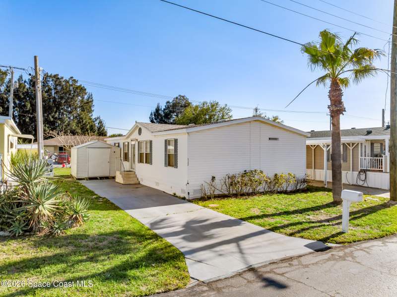 3 bedroom Manufactured Home at 3132 Indian River Drive, Palm Bay Estates Mobile Home Park Co/Op of Tropic, Palm Bay — photo 2